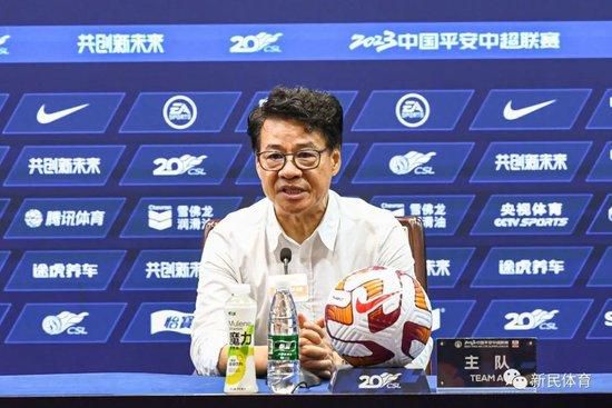 电影《城南旧事》海报这段隐藏在英子脑海中的城南记忆，在影片中以三段看似独立却情感交织的故事展开...... 英子随父母迁居城南胡同，结识了被街坊视为“疯女”的秀贞（张闽 饰）。