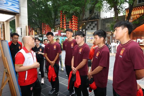 晓丽：您说的这个观点我不大认同，在我的眼中《燃冬》比《平原上的火焰》更好看。