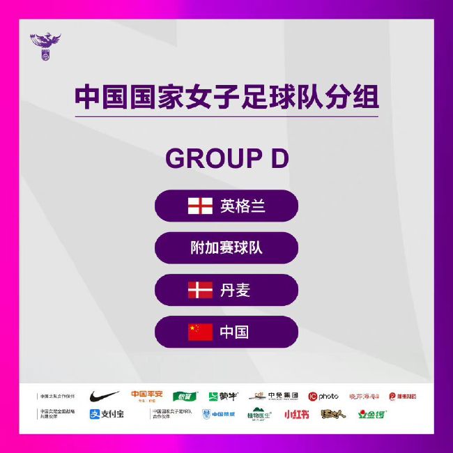 影视界“大腕”吴秀波和喜剧界“大腕”郭德纲担任队长，分别 郭晓东《半生缘》剧组庆生 左拥刘嘉玲右抱蒋欣 2017-12-18 、叔惠、杨亚洲导演、何姐、苗总、云云、九哥……”照片中，刘嘉玲、蒋欣、郑元畅等同剧组人员在一起为郭晓东聚餐庆生，郭晓东搂着刘嘉玲、蒋欣、郑元畅的肩膀分别自拍合照，关系十分融洽。