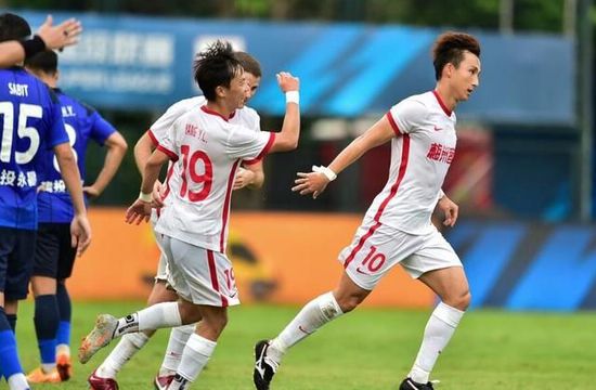 沈腾《独行月球》票房破30亿 成中国影史第15部 2022-09-15 据灯塔专业版数据显示，由沈腾、马丽主演的科幻喜剧电影《独行月球》上映至第48天，总票房突破30亿，累计观影人次达7210万，成为中国影史第15部达到30亿票房的影片。