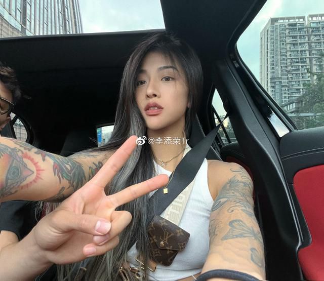 艾米莉·布朗特新作曝光 或扮演美国第一位女侦探 2023-10-21 近日，据外媒报道，艾米莉·布朗特将推出新片，有望出演“美国第一个女性私人侦探”凯特·沃恩。