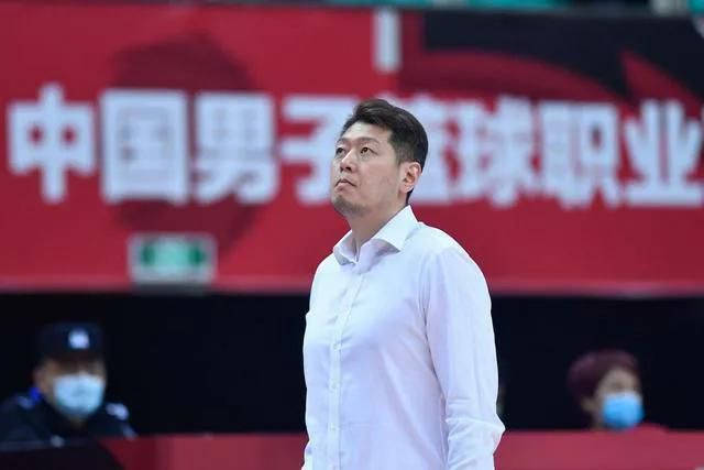 《时间之子》耗时五年、汇聚100多个幕后团队共同打造，呈现冷面杀手十七与渔村少女千晓双向奔赴的浪漫故事。