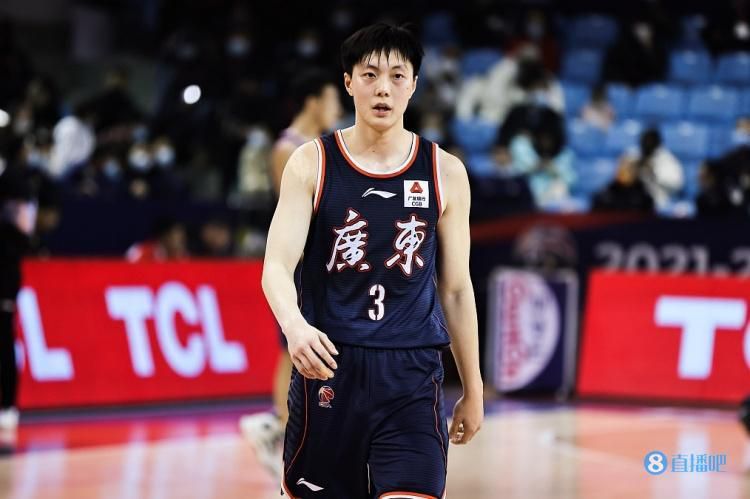 梁咏琪、萧亚轩、张慧雯等女星也现身巴黎时装周其他秀场。