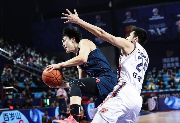 格伦·克洛斯、莎拉·保罗森、泰亚娜·泰勒、金·卡戴珊、妮.TA的电影 一周星闻榜 1法鲨归来！