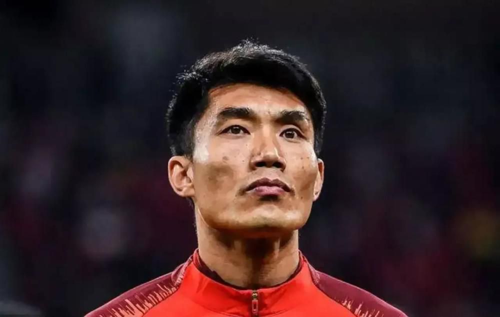 当被问及“独自带孩子为何还能如此快乐”，他坦然回应：“因为我真的喜欢我的孩子。