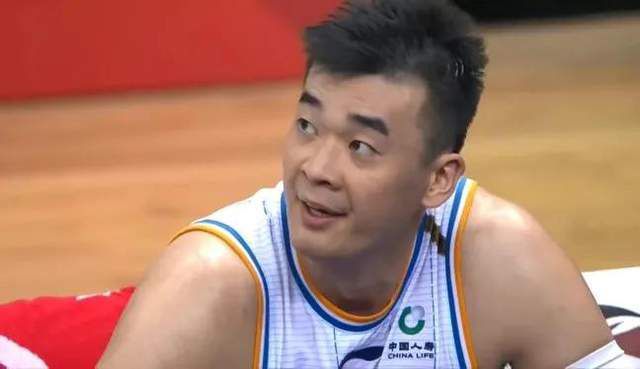 大魔王和妈妈温网观赛 自带小电扇2025-07-03 西尔莎·罗南怀孕！