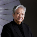 宋慧乔穿上一袭灰色连身短裙大晒美腿，宋仲基则以深蓝色西装外套衬恤衫，以斯文造型登场，乔妹一直面露笑容，宋仲基亦不 《热搜》曝新海报 周冬雨宋洋袁弘上演舆论场博弈 2023-11-08 11月8日，由忻钰坤执导，王红卫监制，周冬雨、宋洋、袁弘领衔主演的电影《热搜》发布“话题牢笼”版海报。