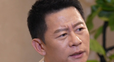 《蜂蜜的针》曝终极预告 袁泉上演除害猎杀法则3453人看过 《阳光女子合唱团》MV上线 A-lin歌唱爱与幸福2103人看过 《天才游戏》曝预告 彭昱畅丁禹兮化身纯恨宿敌2667人看过 《纯真年代的爱情》研讨会 孙千王天辰忆拍摄往3157人看过 新闻首页 电影新闻首页 明星新闻 华语 海外 成龙、梁朝伟、小贝、李栋旭等观战NBA中国赛 日前，25-26赛季NBA季前赛在中国澳门举行，成龙、梁朝伟 、刘嘉玲、任达华、大卫·贝克汉姆、林书豪、李小鹏、李栋旭、刘宪华、杜华、李汶翰等到场观... 《球状闪电》官宣 童瑶、王安宇、杨立新领衔主 9月25日，根据刘慈欣同名小说改编而成的剧集《球状闪电》阵容官宣，由陈思诚监制，戴墨执导，童瑶、王安宇、杨立新领衔主演，周一围、丁勇岱特邀主演，杨玏、... 倪妮、宋威龙外网生图抗打 时装周同场黛米·摩2025-09-24 汤唯、乔贝贝、张婧仪、吴磊等亮相伦敦时装周2025-09-24 演员于朦胧坠楼身亡 杨幂、迪丽热巴等发文悼念2025-09-12 《跛豪》《新上海滩》导演潘文杰逝世 享年69岁2025-09-10 更多 堪比时装周!